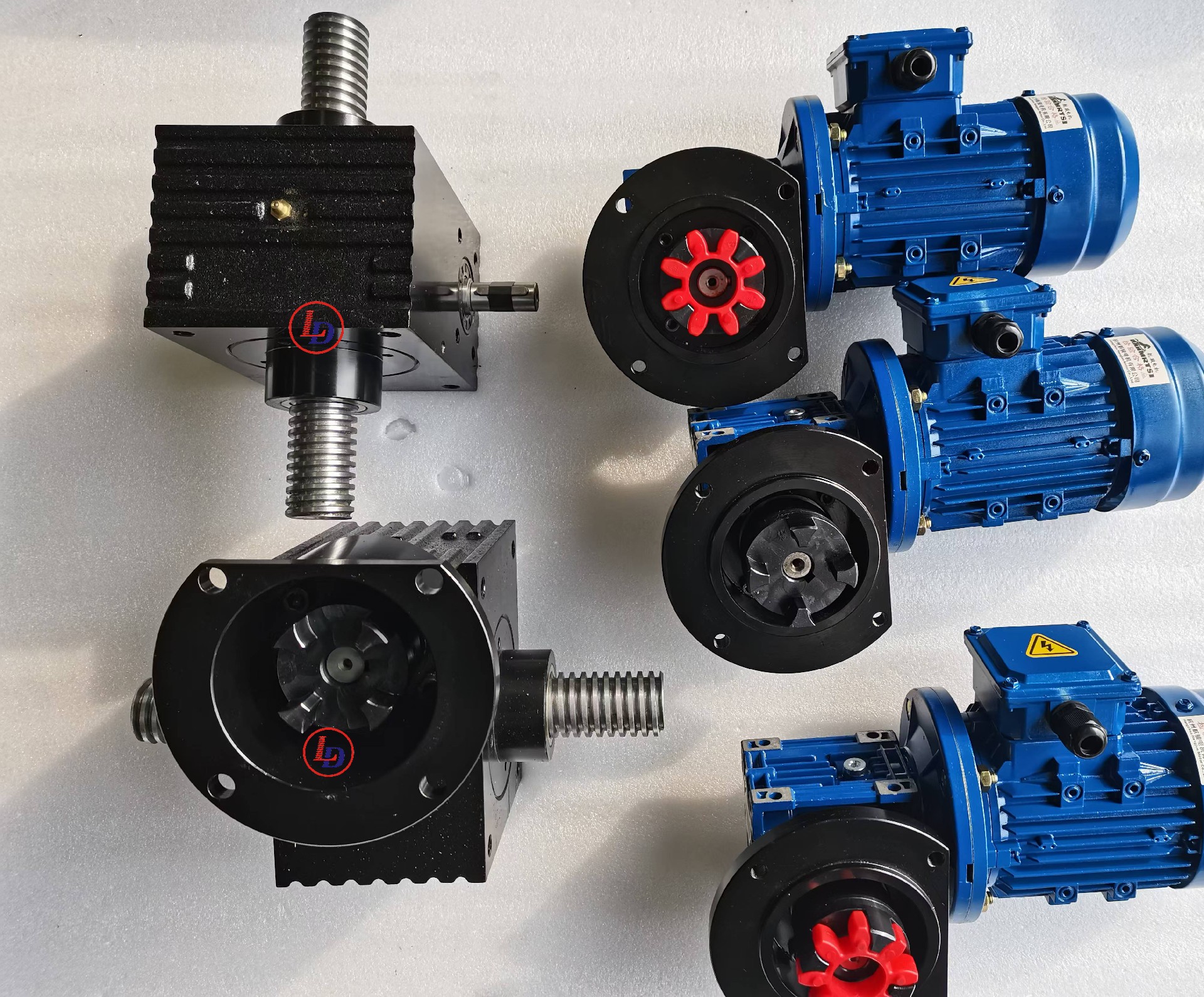 Design principle of  left and right rotating screw jack