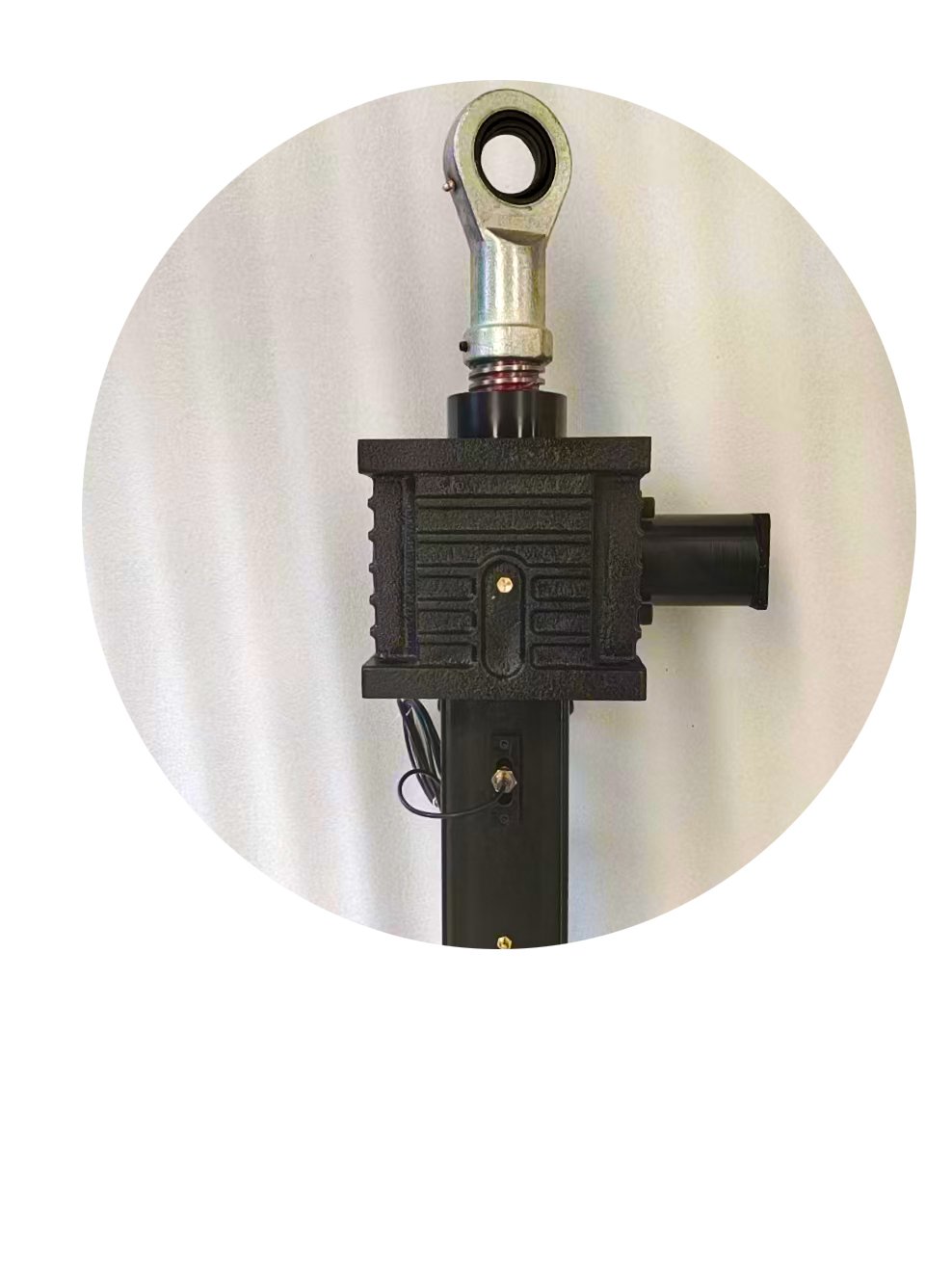 Why is an anti-rotation structure needed when using a lifting platform?