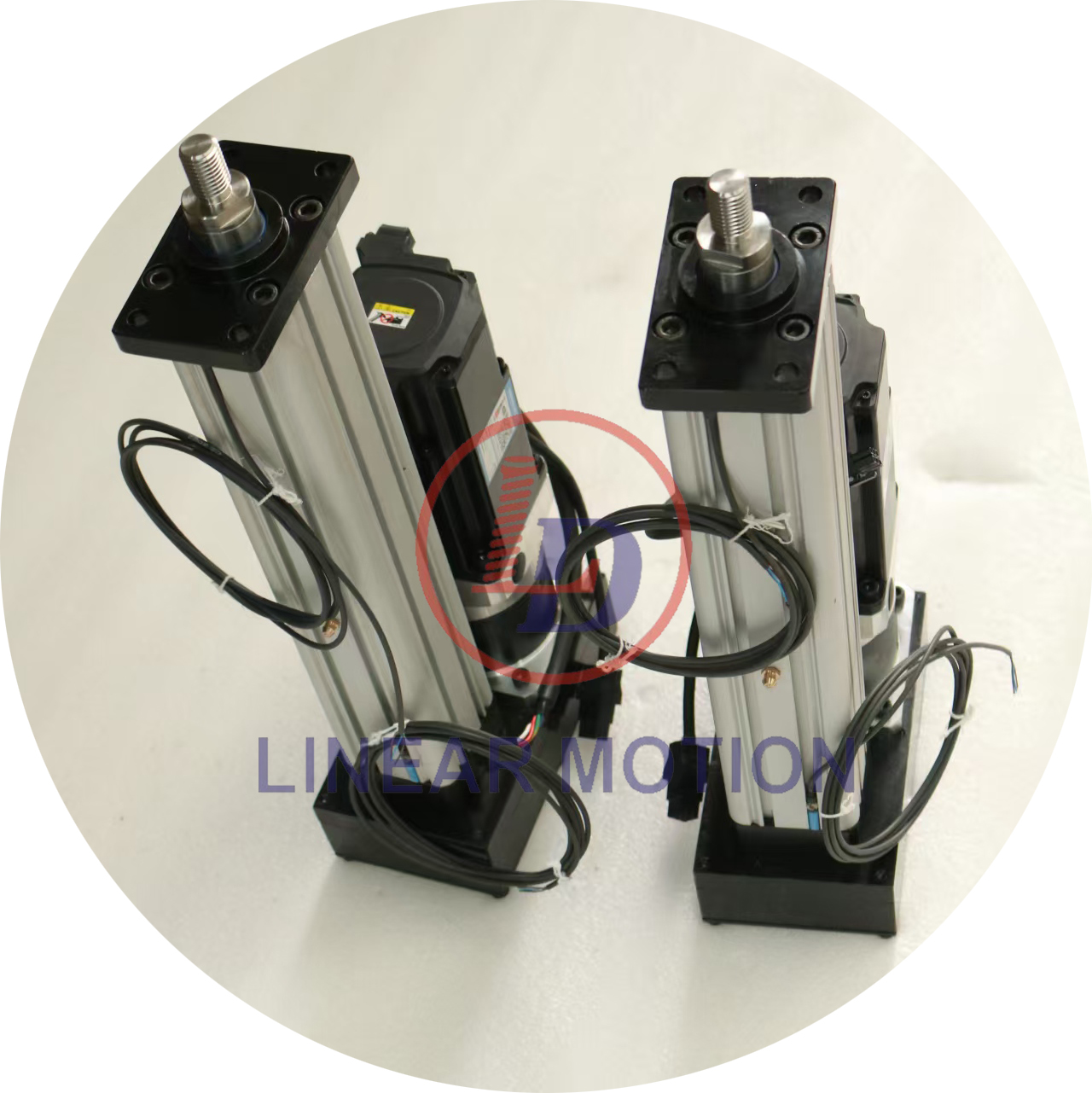 What are the steps involved in selecting a servo cylinder?