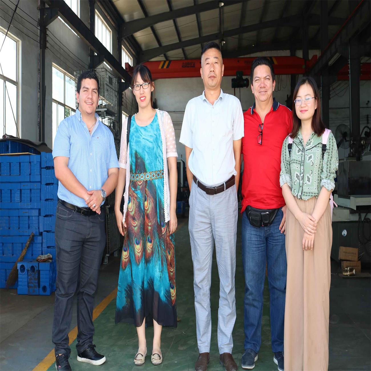 Ecuadorian customers come to our factory -Lude Transmission to inspect screw jack